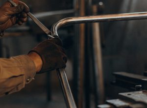 Hard bending process of corrosion resistant titanium alloy bar for aerospace and marine engineering